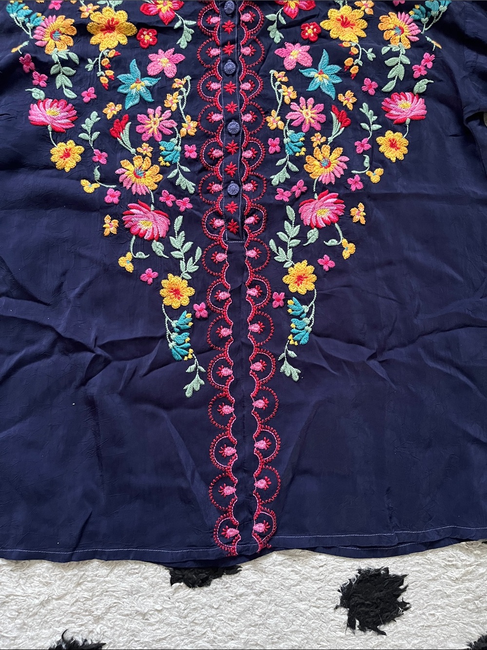 Johnny Was size small Slim Audrey Tunic Navy Embroidered Floral Tunic - Picture 5 of 12
